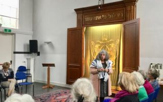 synagoge_115_de_voorhang